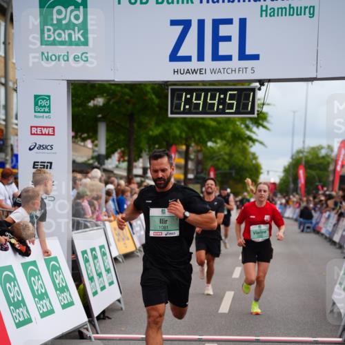 20.09.2026 - PSD Bank Halbmarathon LAZAROV Photography http://msf.ph/oto/10506487 20.09.2026 11:44:50 Ziel 1081, 1083, 1771, 2558, 2593, 2708, 3319, 3506 meine-sportfotos.de