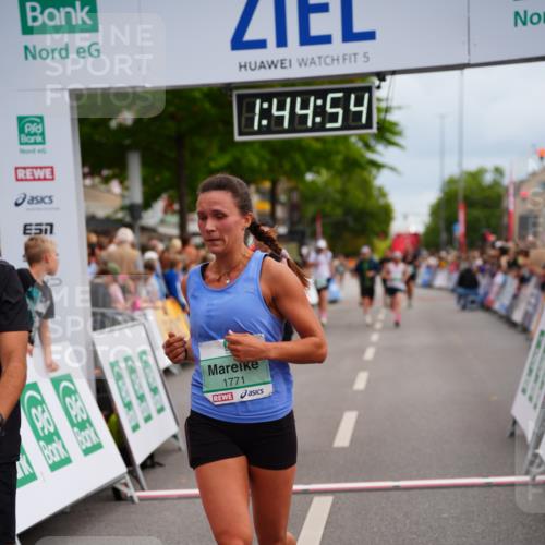 20.09.2026 - PSD Bank Halbmarathon LAZAROV Photography http://msf.ph/oto/10506528 20.09.2026 11:44:54 Ziel 1081, 1083, 1771, 2558, 3319 meine-sportfotos.de
