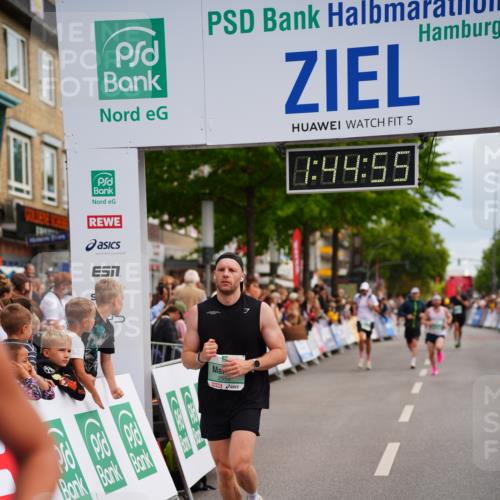 20.09.2026 - PSD Bank Halbmarathon LAZAROV Photography http://msf.ph/oto/10506532 20.09.2026 11:44:55 Ziel 1081, 1083, 1547, 1771, 2558, 3319 meine-sportfotos.de