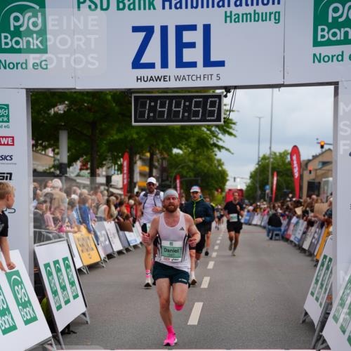 20.09.2026 - PSD Bank Halbmarathon LAZAROV Photography http://msf.ph/oto/10506550 20.09.2026 11:44:58 Ziel 1081, 1083, 1547, 1771, 2558, 2677, 3319 meine-sportfotos.de