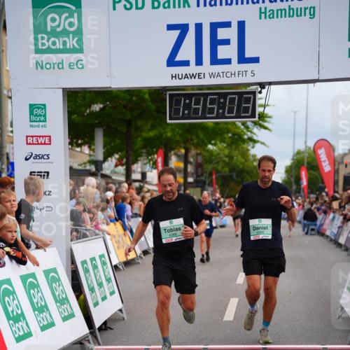 20.09.2026 - PSD Bank Halbmarathon LAZAROV Photography http://msf.ph/oto/10506625 20.09.2026 11:45:03 Ziel 1547, 2677, 3861, 4365, 4366 meine-sportfotos.de
