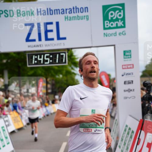 20.09.2026 - PSD Bank Halbmarathon LAZAROV Photography http://msf.ph/oto/10506784 20.09.2026 11:45:16 Ziel 1159, 1374, 1430, 2300, 2928, 2959, 3913, 3981 meine-sportfotos.de