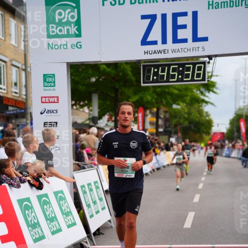 20.09.2026 - PSD Bank Halbmarathon LAZAROV Photography http://msf.ph/oto/10507061 20.09.2026 11:45:38 Ziel 2694, 4534 meine-sportfotos.de