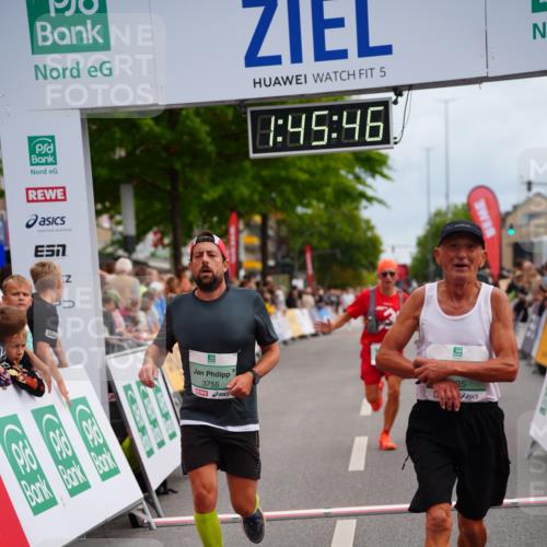 20.09.2026 - PSD Bank Halbmarathon LAZAROV Photography http://msf.ph/oto/10507221 20.09.2026 11:45:46 Ziel 2694, 2868, 3755, 4254, 4625 meine-sportfotos.de