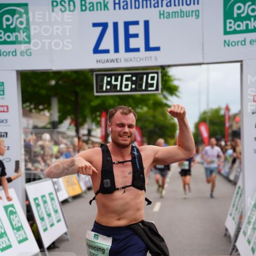 20.09.2026 - PSD Bank Halbmarathon LAZAROV Photography http://msf.ph/oto/10507798 20.09.2026 11:46:19 Ziel 1637, 1800, 2171, 2276, 2281, 2680, 3366, 3602, 3626, 3681, 4687 meine-sportfotos.de