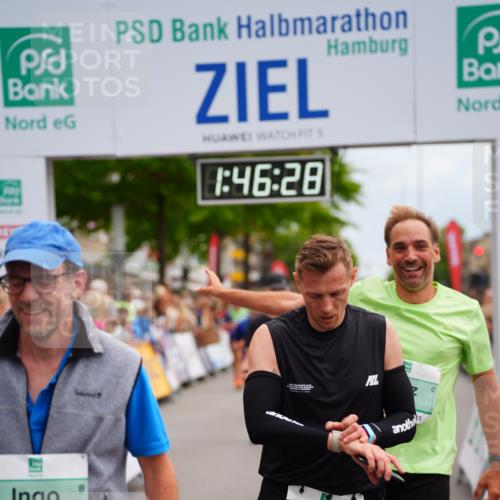 20.09.2026 - PSD Bank Halbmarathon LAZAROV Photography http://msf.ph/oto/10507940 20.09.2026 11:46:27 Ziel 1860, 2042, 2066, 2171, 2175, 2374, 2524, 2680, 2769, 2977, 3565, 3602, 3626, 4387, 4687 meine-sportfotos.de