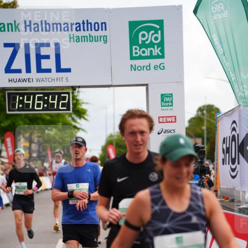20.09.2026 - PSD Bank Halbmarathon LAZAROV Photography http://msf.ph/oto/10508191 20.09.2026 11:46:42 Ziel 2027, 2087, 3226, 3408, 3425, 3790, 4070, 4094, 4200, 4249, 4640, 4710 meine-sportfotos.de
