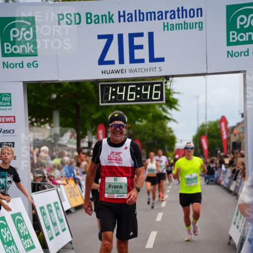 20.09.2026 - PSD Bank Halbmarathon LAZAROV Photography http://msf.ph/oto/10508289 20.09.2026 11:46:46 Ziel 1527, 2027, 2087, 2773, 3226, 3790, 4070, 4094, 4200, 4249, 4640 meine-sportfotos.de