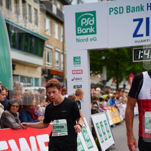 20.09.2026 - PSD Bank Halbmarathon LAZAROV Photography http://msf.ph/oto/10508329 20.09.2026 11:46:48 Ziel 1527, 1876, 2027, 2087, 2773, 3226, 3790, 4070, 4249, 4566, 4639 meine-sportfotos.de