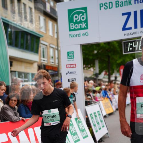 20.09.2026 - PSD Bank Halbmarathon LAZAROV Photography http://msf.ph/oto/10508337 20.09.2026 11:46:48 Ziel 1527, 1876, 2027, 2087, 2773, 3226, 3790, 4070, 4249, 4566, 4639 meine-sportfotos.de