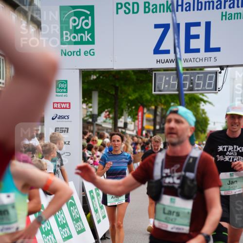 20.09.2026 - PSD Bank Halbmarathon LAZAROV Photography http://msf.ph/oto/10508472 20.09.2026 11:46:58 Ziel 1189, 1557, 1561, 1810, 1876, 2090, 2141, 2659, 3424, 3511, 4001, 4247, 4566, 4639 meine-sportfotos.de