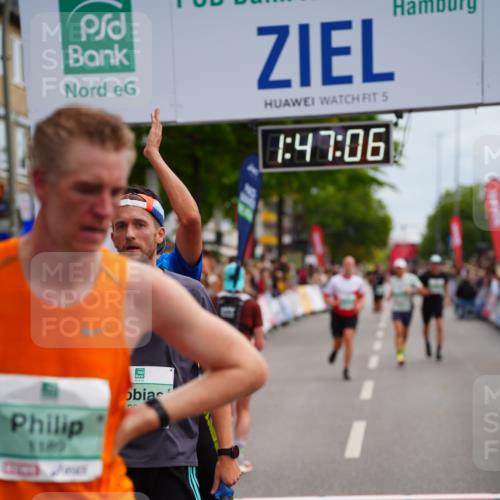 20.09.2026 - PSD Bank Halbmarathon LAZAROV Photography http://msf.ph/oto/10508579 20.09.2026 11:47:06 Ziel 1189, 1561, 1822, 2012, 2141, 2902, 3381, 3511, 4555 meine-sportfotos.de