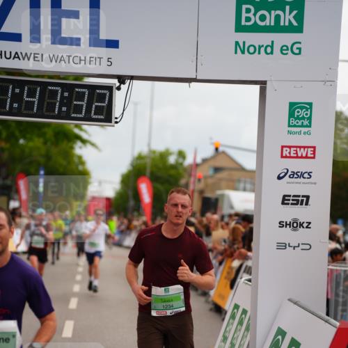 20.09.2026 - PSD Bank Halbmarathon LAZAROV Photography http://msf.ph/oto/10509021 20.09.2026 11:47:32 Ziel 1234, 2462, 2583, 3562, 4481, 4655 meine-sportfotos.de