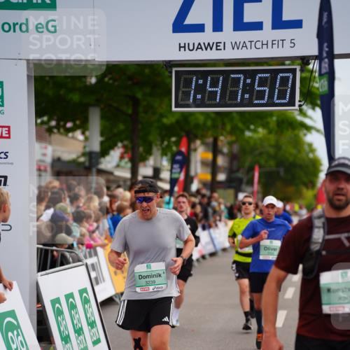20.09.2026 - PSD Bank Halbmarathon LAZAROV Photography http://msf.ph/oto/10509296 20.09.2026 11:47:49 Ziel 1661, 1712, 2074, 2177, 2828, 2836, 2859, 3239, 3330, 3504, 3586, 3914, 4262, 4662 meine-sportfotos.de