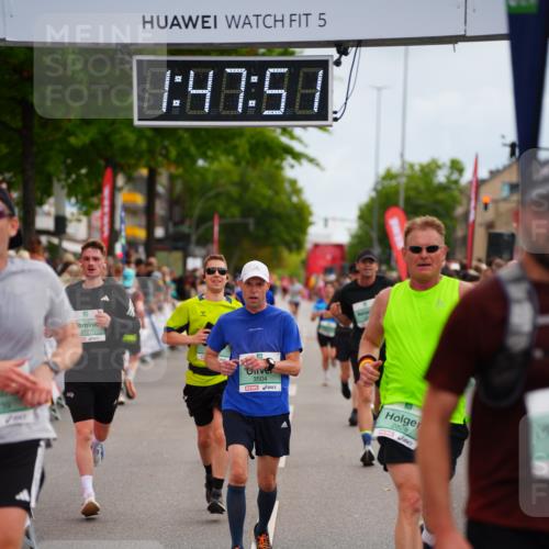 20.09.2026 - PSD Bank Halbmarathon LAZAROV Photography http://msf.ph/oto/10509318 20.09.2026 11:47:50 Ziel 1661, 1712, 2074, 2177, 2828, 2836, 3239, 3330, 3504, 3586, 3914, 4248, 4262, 4662 meine-sportfotos.de