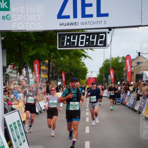 20.09.2026 - PSD Bank Halbmarathon LAZAROV Photography http://msf.ph/oto/10510244 20.09.2026 11:48:41 Ziel 2311, 2552, 2571, 3635, 3761, 3920, 4585 meine-sportfotos.de