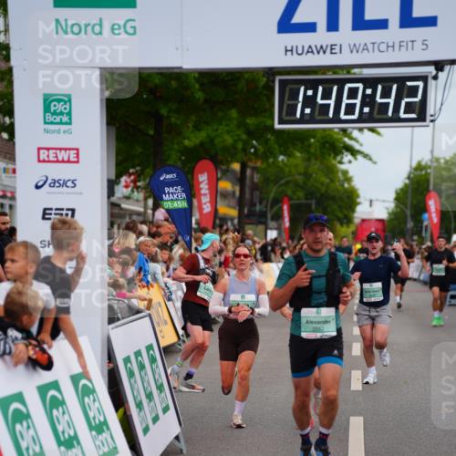 20.09.2026 - PSD Bank Halbmarathon LAZAROV Photography http://msf.ph/oto/10510261 20.09.2026 11:48:42 Ziel 2311, 2552, 2571, 3635, 3761, 4585 meine-sportfotos.de