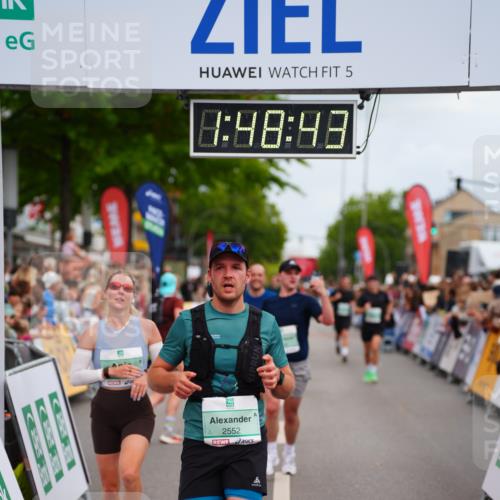 20.09.2026 - PSD Bank Halbmarathon LAZAROV Photography http://msf.ph/oto/10510298 20.09.2026 11:48:43 Ziel 2311, 2552, 2571, 3635, 3761, 4585 meine-sportfotos.de