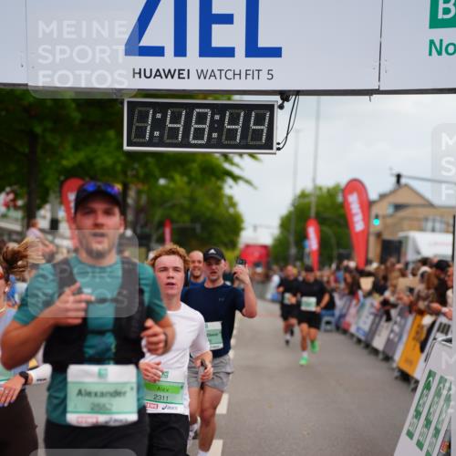 20.09.2026 - PSD Bank Halbmarathon LAZAROV Photography http://msf.ph/oto/10510304 20.09.2026 11:48:43 Ziel 2311, 2552, 2571, 3635, 3761, 4585 meine-sportfotos.de