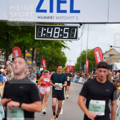 20.09.2026 - PSD Bank Halbmarathon LAZAROV Photography http://msf.ph/oto/10510446 20.09.2026 11:48:51 Ziel 1464, 2311, 2571, 3298, 3635, 3761, 4627 meine-sportfotos.de