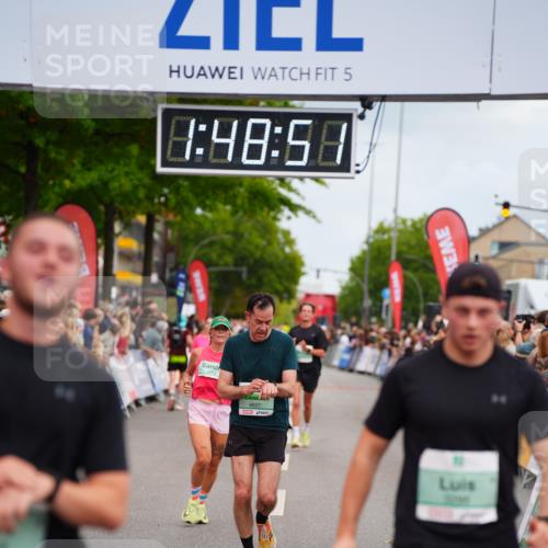20.09.2026 - PSD Bank Halbmarathon LAZAROV Photography http://msf.ph/oto/10510467 20.09.2026 11:48:51 Ziel 1464, 2311, 2571, 3298, 3635, 3761, 4627 meine-sportfotos.de
