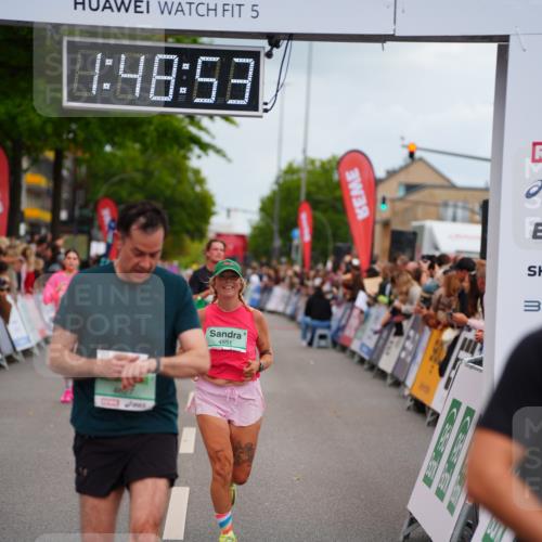 20.09.2026 - PSD Bank Halbmarathon LAZAROV Photography http://msf.ph/oto/10510489 20.09.2026 11:48:53 Ziel 1464, 1559, 3298, 3761, 3797, 4627 meine-sportfotos.de