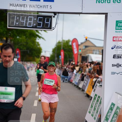 20.09.2026 - PSD Bank Halbmarathon LAZAROV Photography http://msf.ph/oto/10510504 20.09.2026 11:48:53 Ziel 1464, 1559, 3298, 3761, 3797, 4627 meine-sportfotos.de