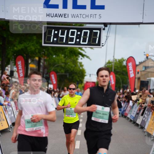 20.09.2026 - PSD Bank Halbmarathon LAZAROV Photography http://msf.ph/oto/10510733 20.09.2026 11:49:06 Ziel 1845, 2799, 4756 meine-sportfotos.de