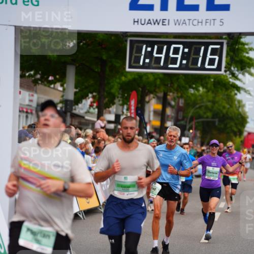 20.09.2026 - PSD Bank Halbmarathon LAZAROV Photography http://msf.ph/oto/10510830 20.09.2026 11:49:15 Ziel 2420, 4150, 4154, 4208, 4685, 4686, 4756 meine-sportfotos.de