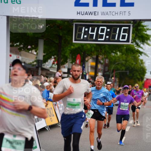 20.09.2026 - PSD Bank Halbmarathon LAZAROV Photography http://msf.ph/oto/10510839 20.09.2026 11:49:15 Ziel 2420, 4150, 4154, 4208, 4685, 4686, 4756 meine-sportfotos.de