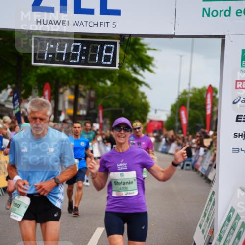 20.09.2026 - PSD Bank Halbmarathon LAZAROV Photography http://msf.ph/oto/10510907 20.09.2026 11:49:17 Ziel 1224, 2420, 4150, 4154, 4208, 4685, 4686 meine-sportfotos.de