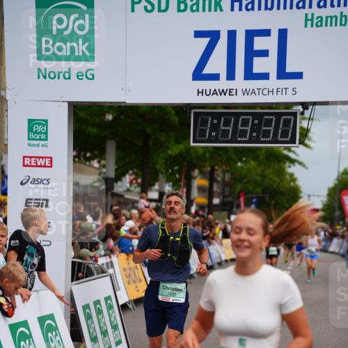 20.09.2026 - PSD Bank Halbmarathon LAZAROV Photography http://msf.ph/oto/10511179 20.09.2026 11:49:29 Ziel 1233, 1577, 2330, 2344, 3750 meine-sportfotos.de