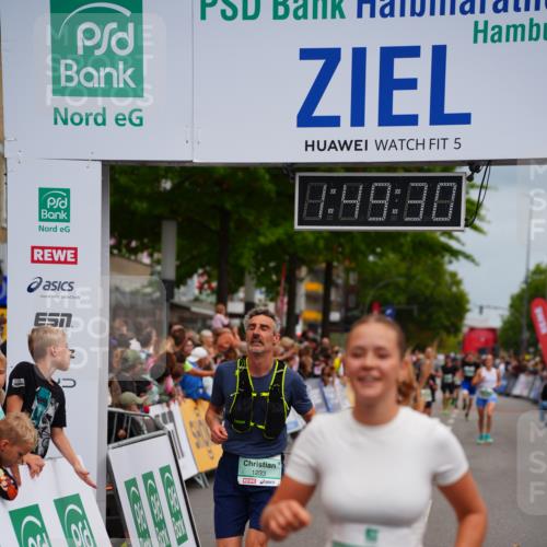 20.09.2026 - PSD Bank Halbmarathon LAZAROV Photography http://msf.ph/oto/10511186 20.09.2026 11:49:29 Ziel 1233, 1577, 2330, 2344, 3750 meine-sportfotos.de