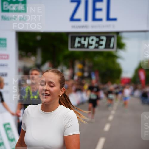 20.09.2026 - PSD Bank Halbmarathon LAZAROV Photography http://msf.ph/oto/10511200 20.09.2026 11:49:30 Ziel 1233, 1577, 2330, 2344, 3750 meine-sportfotos.de