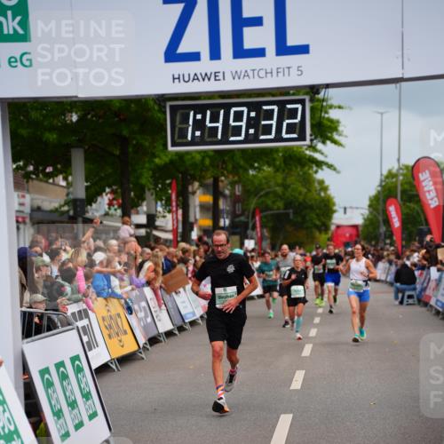 20.09.2026 - PSD Bank Halbmarathon LAZAROV Photography http://msf.ph/oto/10511210 20.09.2026 11:49:32 Ziel 1233, 2330, 2344, 3214 meine-sportfotos.de