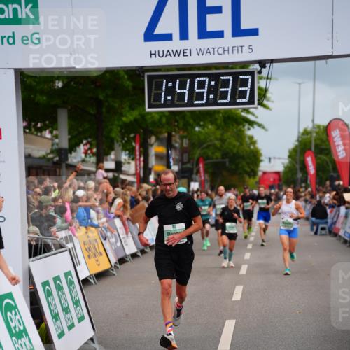 20.09.2026 - PSD Bank Halbmarathon LAZAROV Photography http://msf.ph/oto/10511219 20.09.2026 11:49:32 Ziel 1233, 2330, 2344, 3214 meine-sportfotos.de