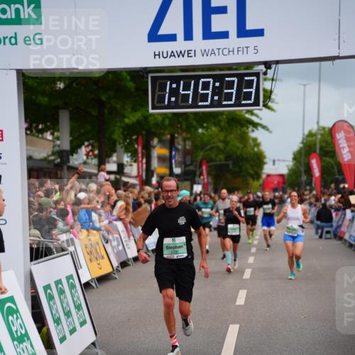 20.09.2026 - PSD Bank Halbmarathon LAZAROV Photography http://msf.ph/oto/10511225 20.09.2026 11:49:33 Ziel 1233, 2255, 2330, 2344, 3214 meine-sportfotos.de