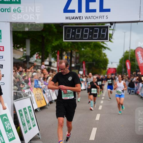 20.09.2026 - PSD Bank Halbmarathon LAZAROV Photography http://msf.ph/oto/10511247 20.09.2026 11:49:33 Ziel 1233, 2255, 2330, 2344, 3214 meine-sportfotos.de