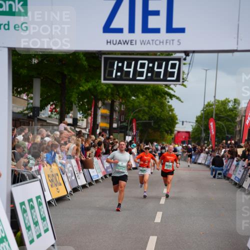 20.09.2026 - PSD Bank Halbmarathon LAZAROV Photography http://msf.ph/oto/10511549 20.09.2026 11:49:49 Ziel 1416, 3614, 4278, 4279, 4612 meine-sportfotos.de