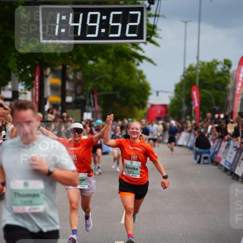 20.09.2026 - PSD Bank Halbmarathon LAZAROV Photography http://msf.ph/oto/10511632 20.09.2026 11:49:51 Ziel 1416, 3614, 4278, 4279, 4612 meine-sportfotos.de