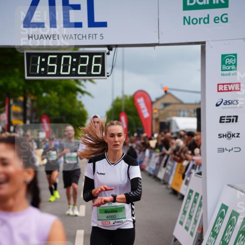 20.09.2026 - PSD Bank Halbmarathon LAZAROV Photography http://msf.ph/oto/10512262 20.09.2026 11:50:26 Ziel 1309, 1537, 1902, 2371, 2627, 3083, 3513, 3576, 3961, 4660 meine-sportfotos.de