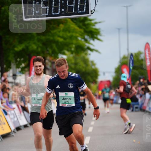 20.09.2026 - PSD Bank Halbmarathon LAZAROV Photography http://msf.ph/oto/10512498 20.09.2026 11:50:39 Ziel 2258, 2273, 2745 meine-sportfotos.de