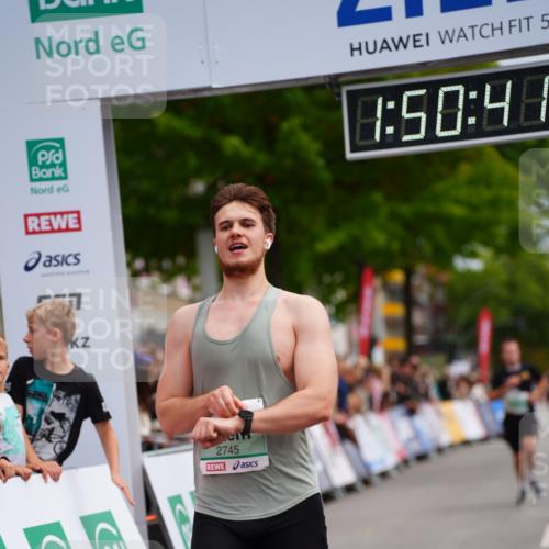 20.09.2026 - PSD Bank Halbmarathon LAZAROV Photography http://msf.ph/oto/10512526 20.09.2026 11:50:41 Ziel 2273, 2304, 2745 meine-sportfotos.de