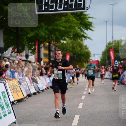 20.09.2026 - PSD Bank Halbmarathon LAZAROV Photography http://msf.ph/oto/10512547 20.09.2026 11:50:43 Ziel 2273, 2304, 2745 meine-sportfotos.de