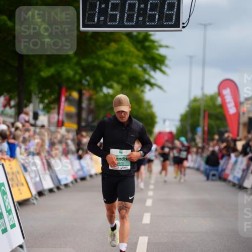20.09.2026 - PSD Bank Halbmarathon LAZAROV Photography http://msf.ph/oto/10512838 20.09.2026 11:50:59 Ziel 3323, 3356, 3473, 3858, 4535 meine-sportfotos.de