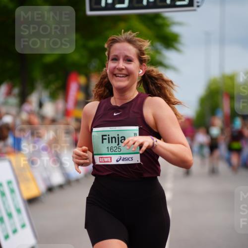 20.09.2026 - PSD Bank Halbmarathon LAZAROV Photography http://msf.ph/oto/10513155 20.09.2026 11:51:15 Ziel 1459, 1625, 2249, 2957, 3917, 4101, 4314, 4772 meine-sportfotos.de