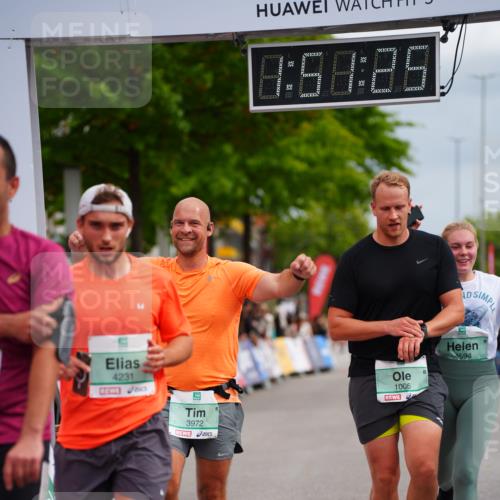 20.09.2026 - PSD Bank Halbmarathon LAZAROV Photography http://msf.ph/oto/10513335 20.09.2026 11:51:25 Ziel 1006, 2949, 3972, 3997, 4231, 4594, 4595 meine-sportfotos.de