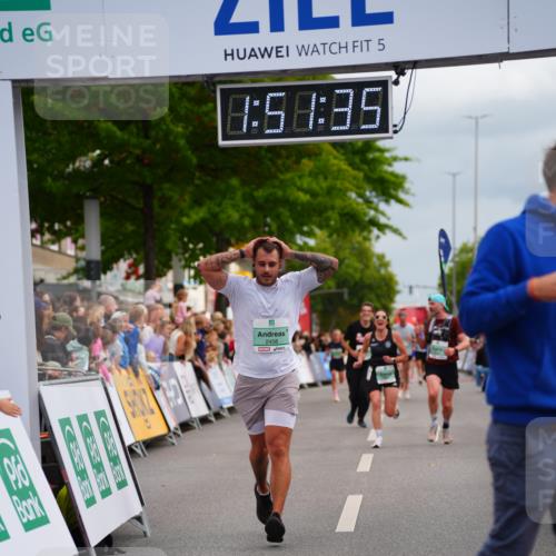 20.09.2026 - PSD Bank Halbmarathon LAZAROV Photography http://msf.ph/oto/10513467 20.09.2026 11:51:34 Ziel 2458, 3866 meine-sportfotos.de
