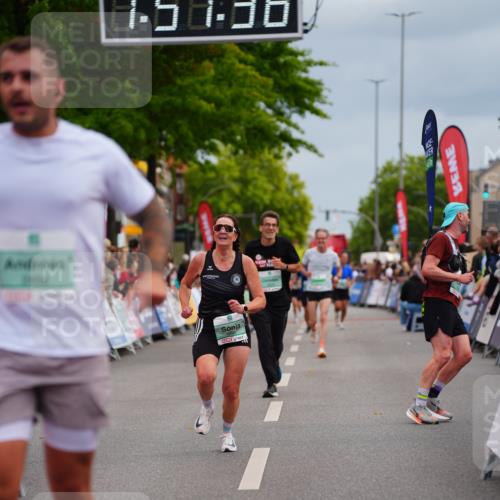 20.09.2026 - PSD Bank Halbmarathon LAZAROV Photography http://msf.ph/oto/10513494 20.09.2026 11:51:36 Ziel 2458, 2814, 3866 meine-sportfotos.de