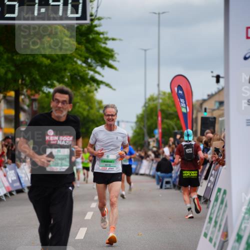 20.09.2026 - PSD Bank Halbmarathon LAZAROV Photography http://msf.ph/oto/10513556 20.09.2026 11:51:39 Ziel 2458, 2814, 3866, 4102, 4618 meine-sportfotos.de